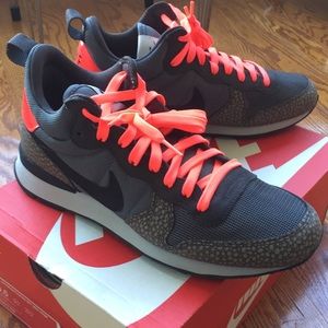 Nike Internationalist Mid Safari